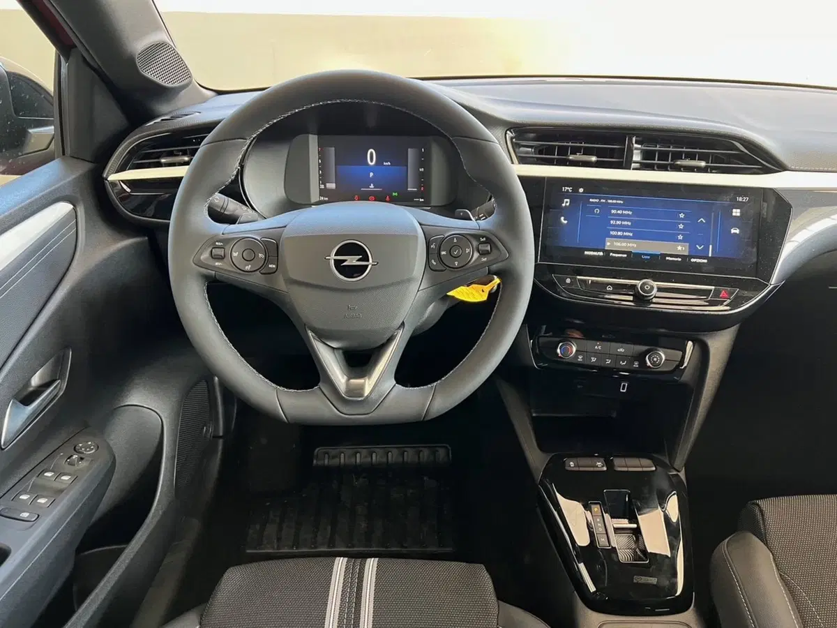 Opel Corsa nuova a Bari (15)