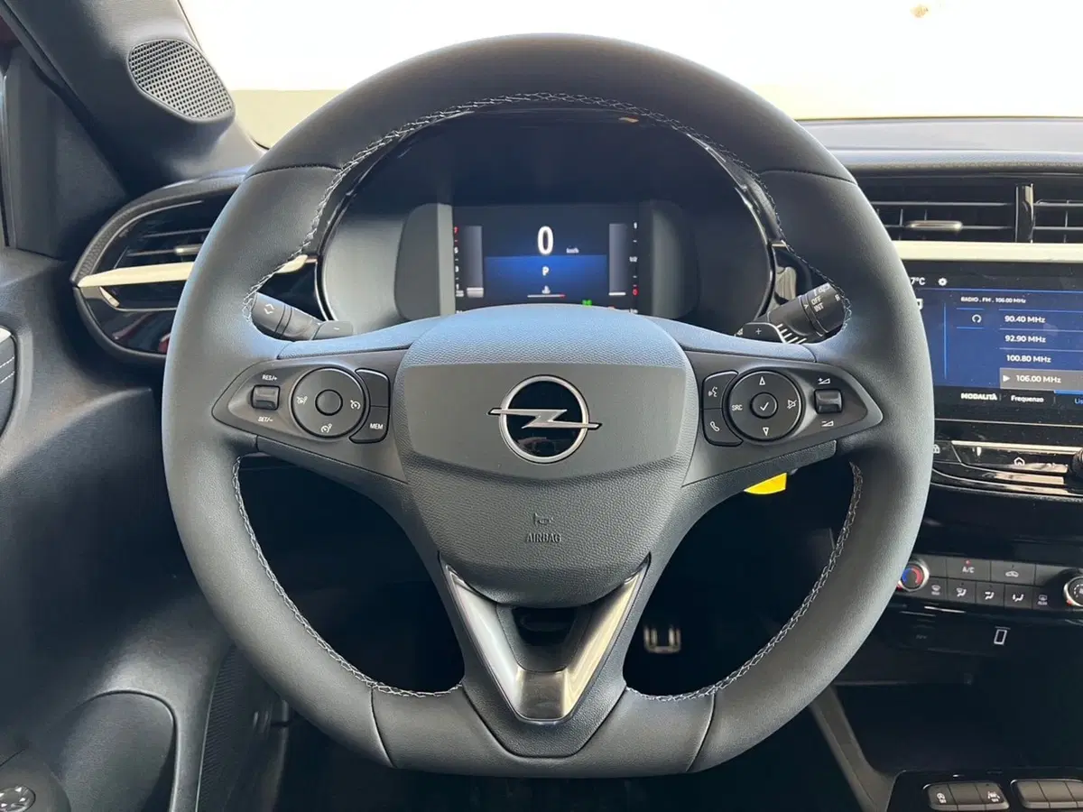 Opel Corsa nuova a Bari (16)