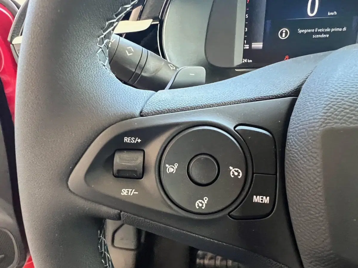 Opel Corsa nuova a Bari (17)