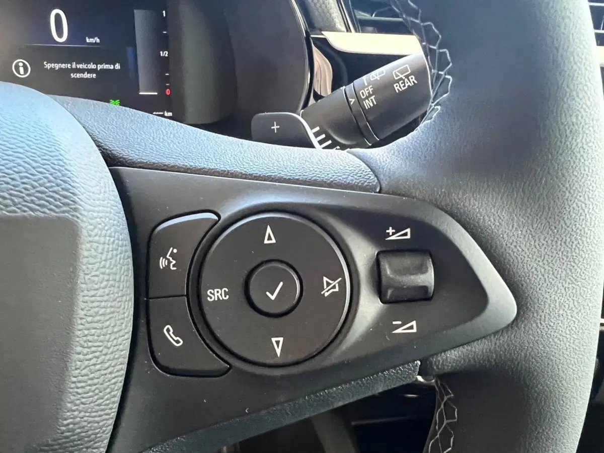 Opel Corsa nuova a Bari (18)