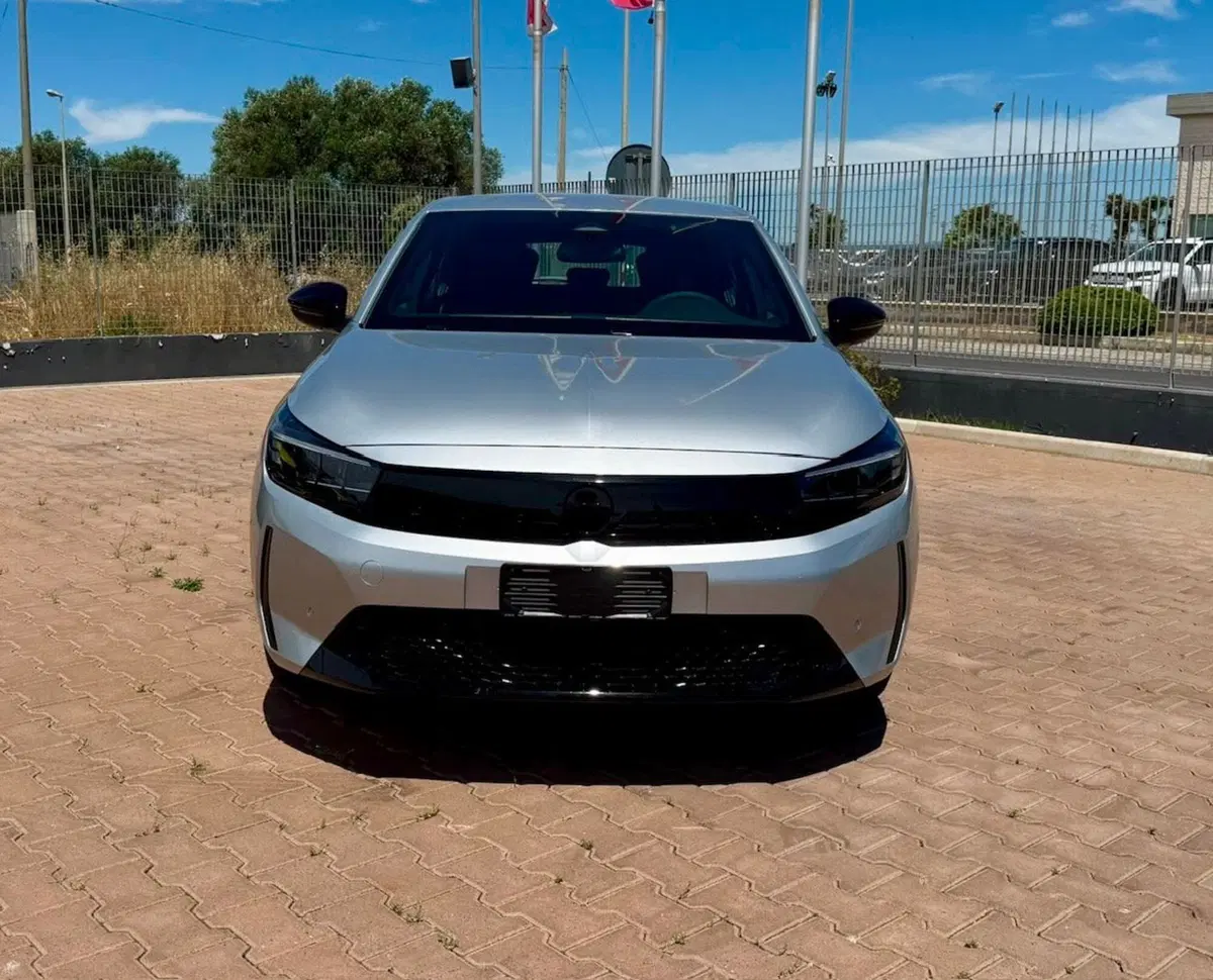 Opel Corsa nuova a Bari (2)