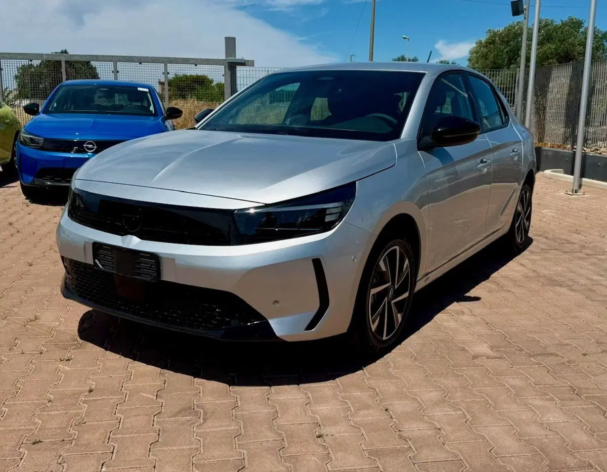 Opel Corsa nuova a Bari (3)