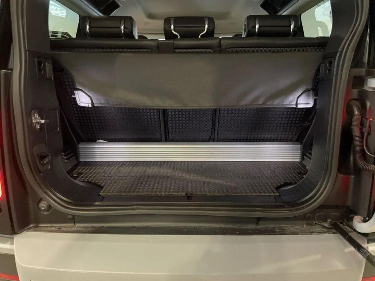Land Rover Defender usata a Rimini (7)