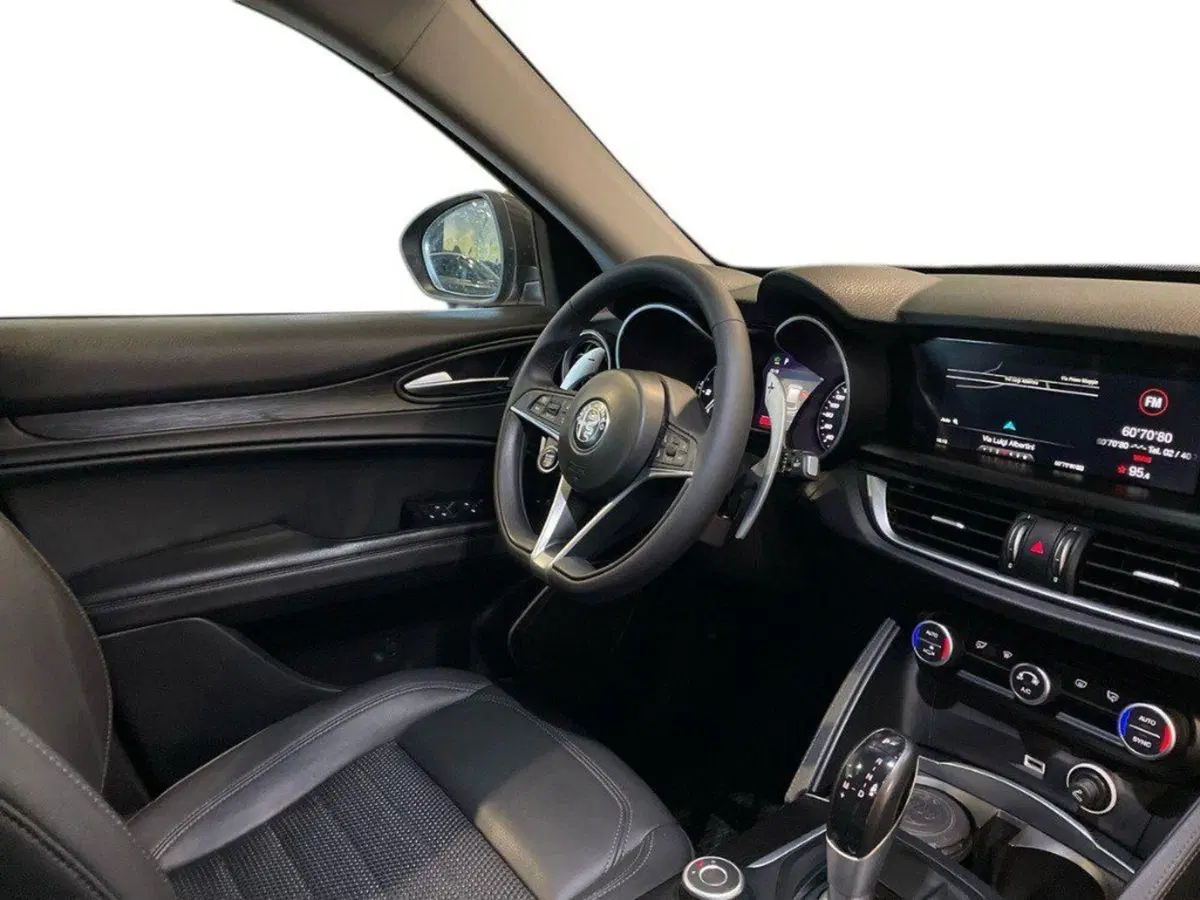Alfa Romeo Stelvio usata a Macerata (12)