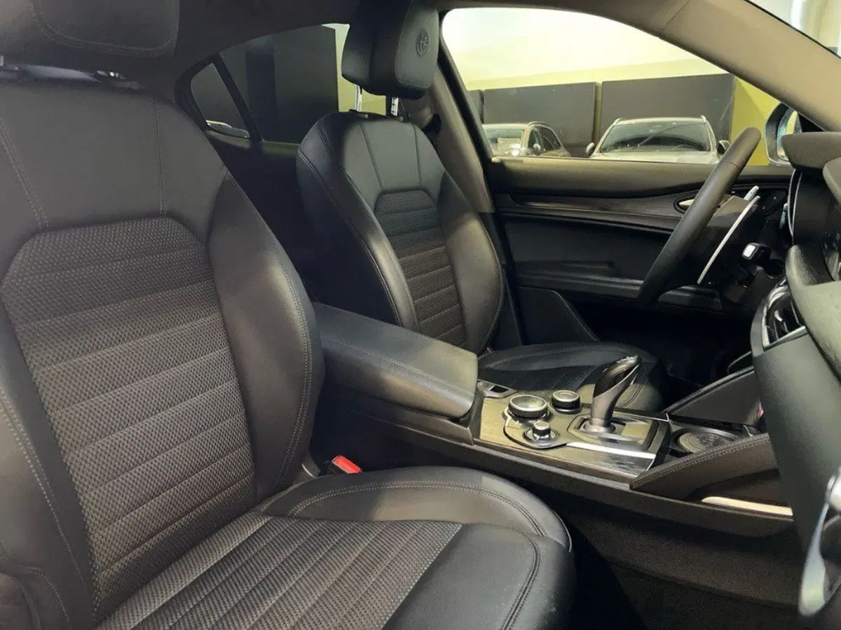 Alfa Romeo Stelvio usata a Macerata (14)