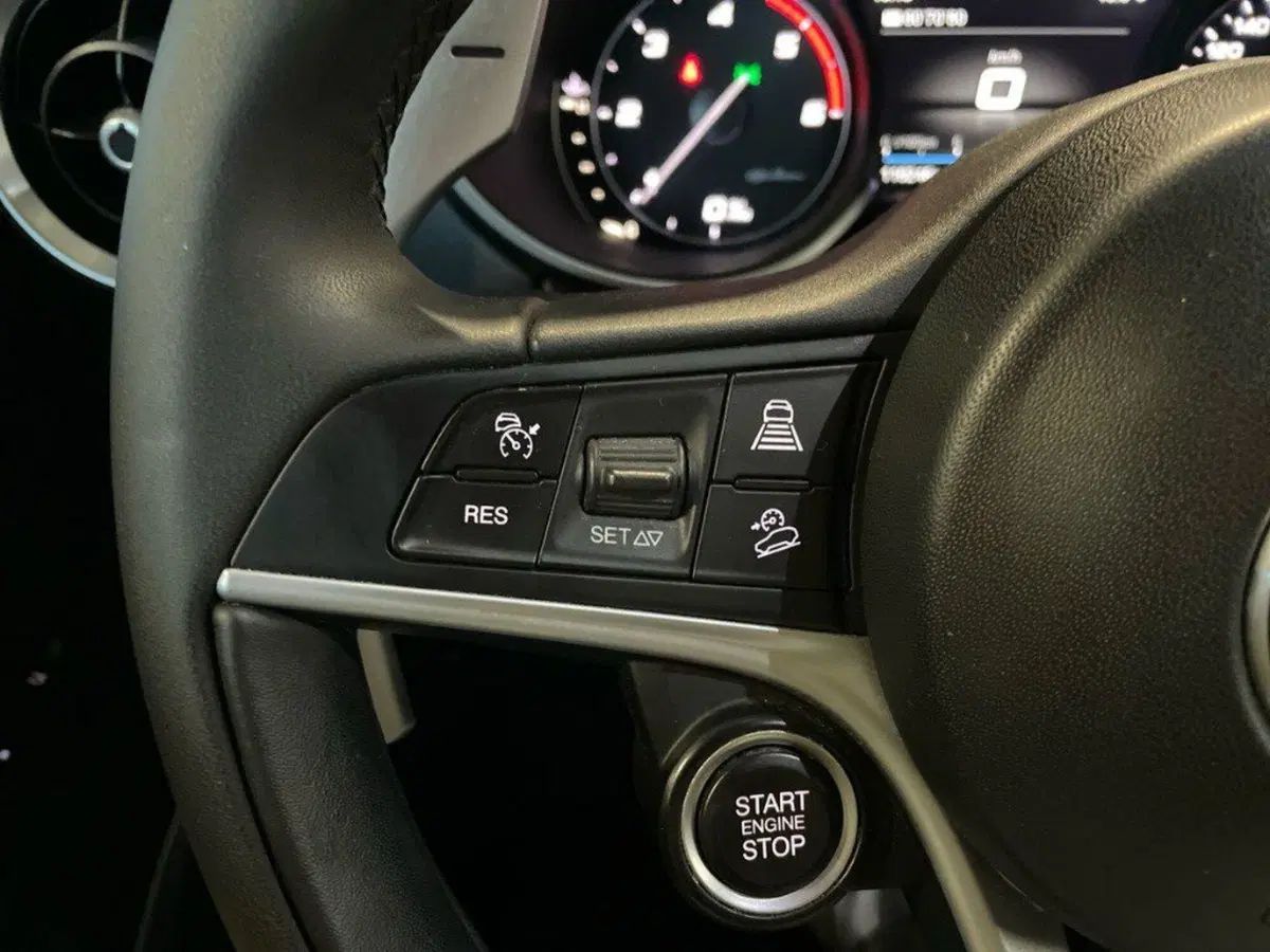 Alfa Romeo Stelvio usata a Macerata (20)