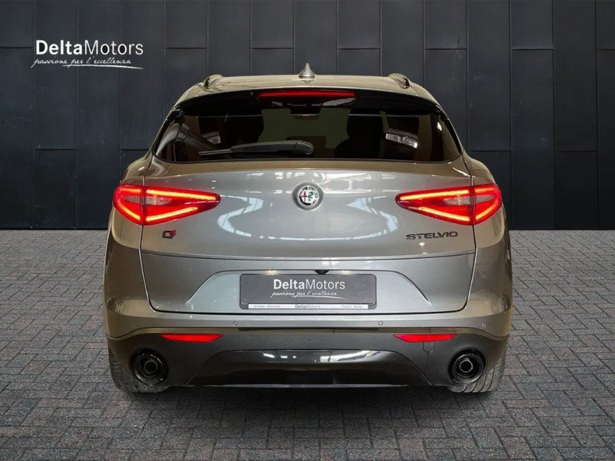 Alfa Romeo Stelvio usata a Macerata (4)