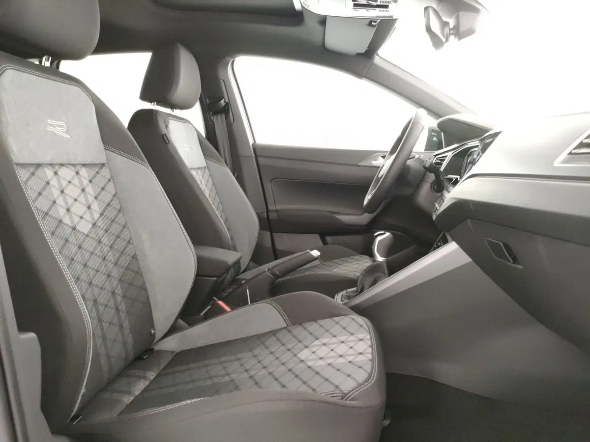 Volkswagen Taigo nuova a Napoli (7)