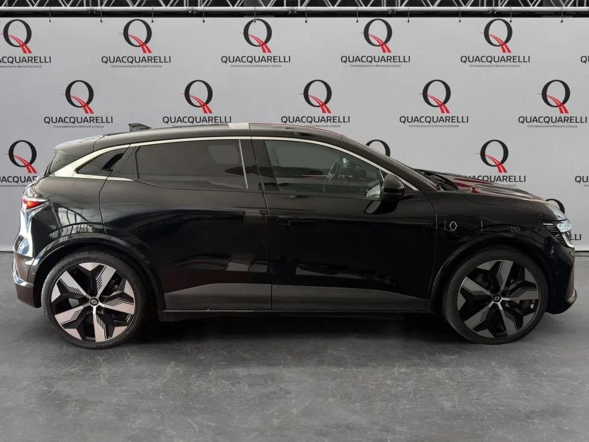 Renault Megane E-Tech Electric usata a Milano (3)
