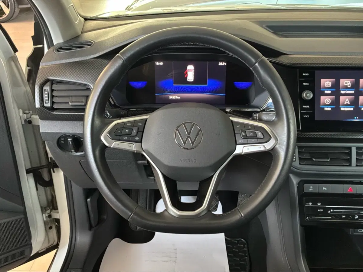 Volkswagen T-Cross usata a Varese (14)
