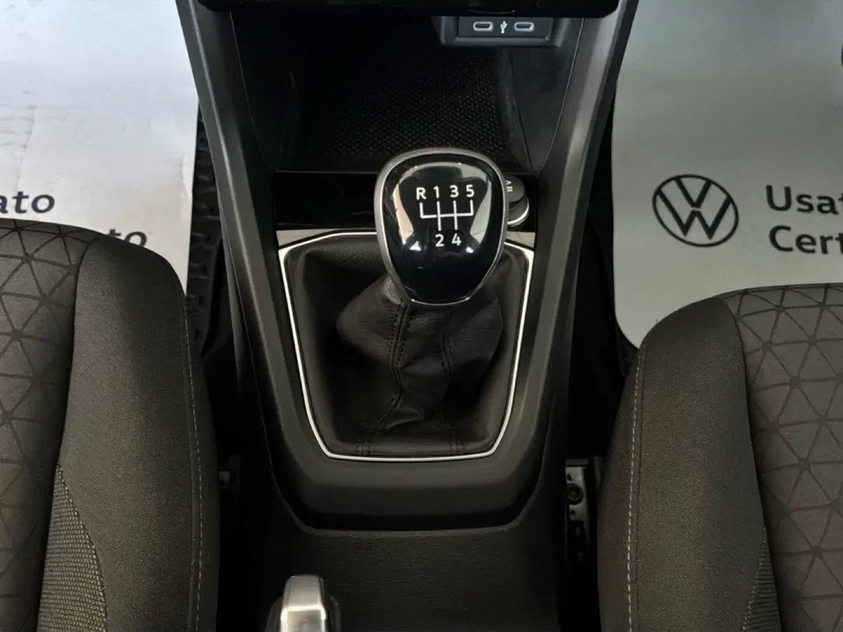 Volkswagen T-Cross usata a Varese (15)