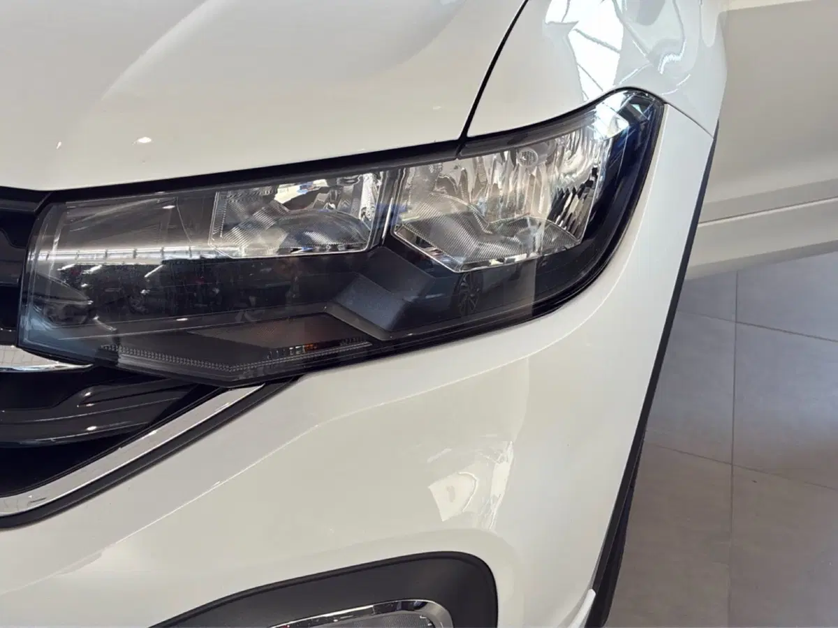 Volkswagen T-Cross usata a Varese (16)