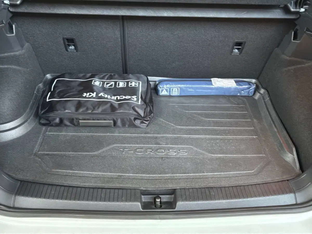 Volkswagen T-Cross usata a Varese (7)