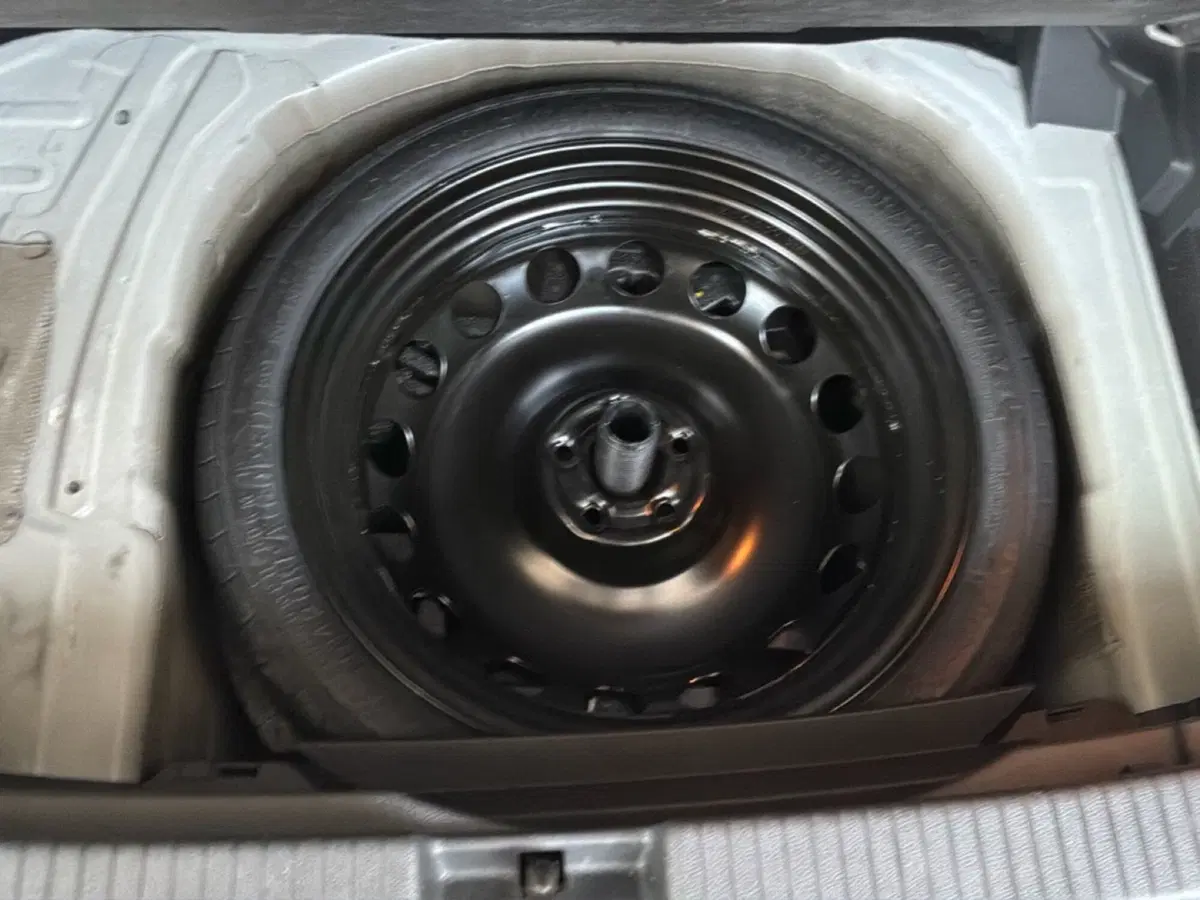 Volkswagen T-Cross usata a Varese (8)