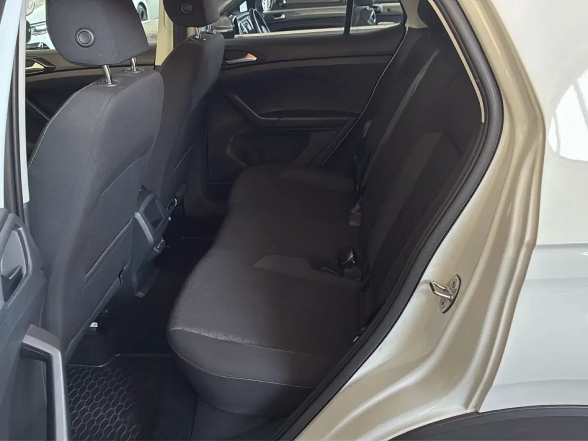 Volkswagen T-Cross usata a Varese (9)