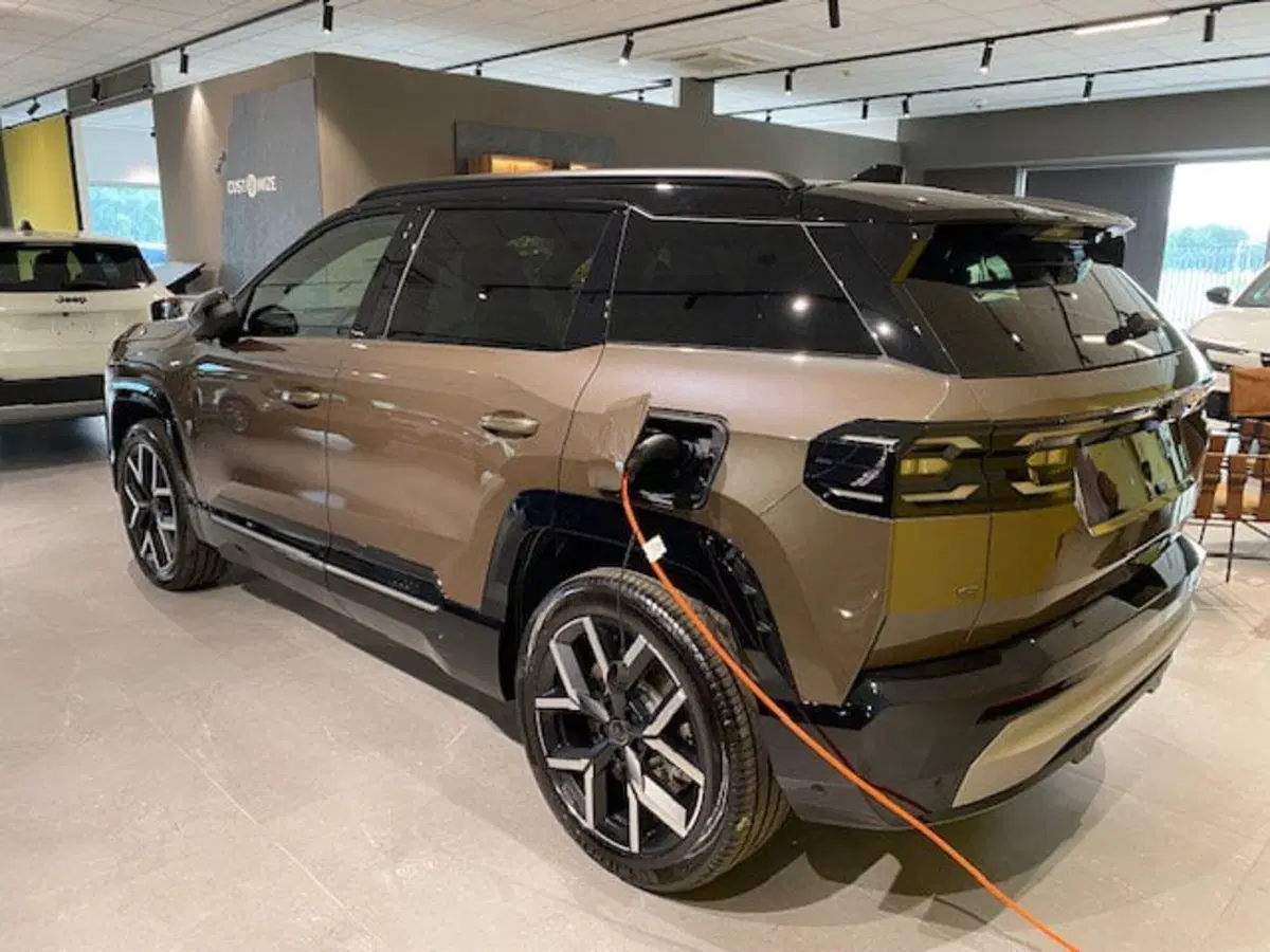 Jeep Compass nuova a Benevento (12)