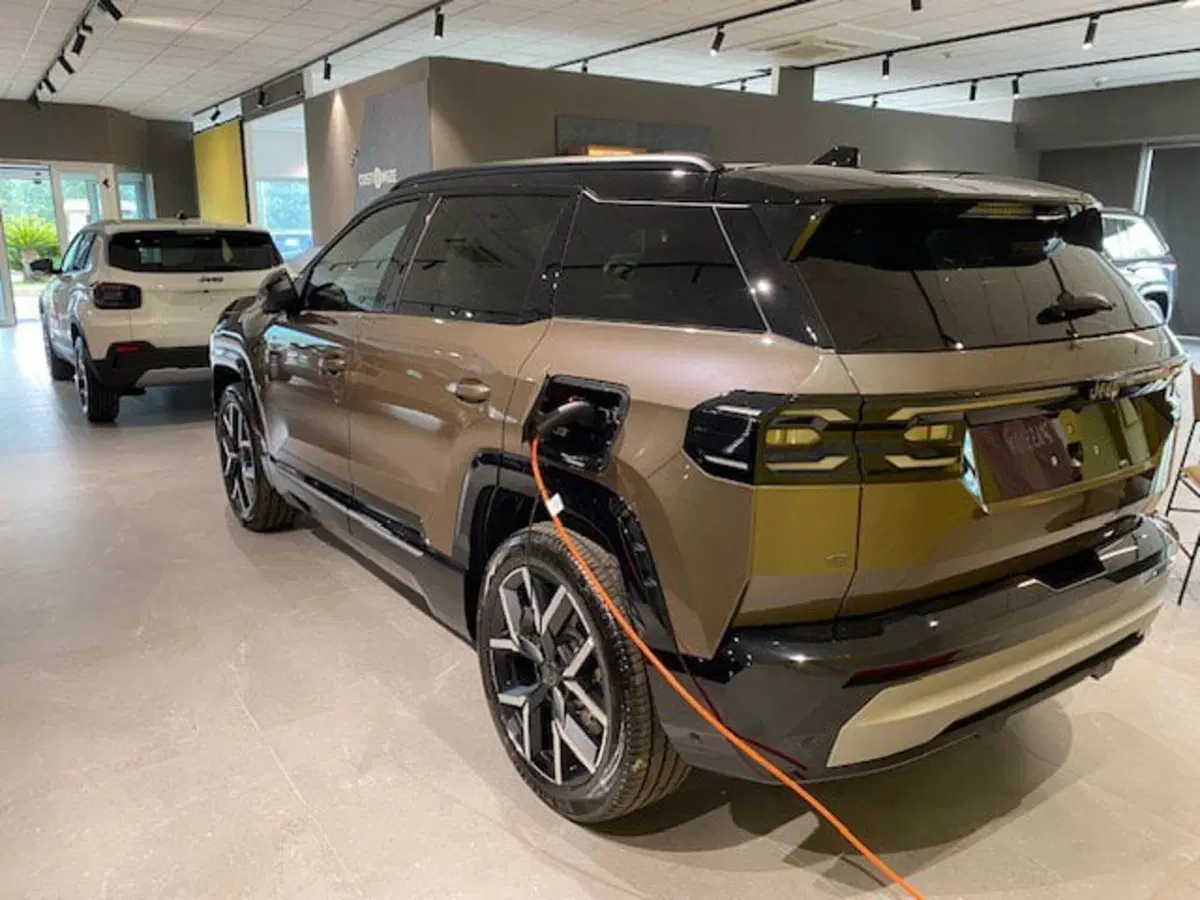Jeep Compass nuova a Benevento (13)