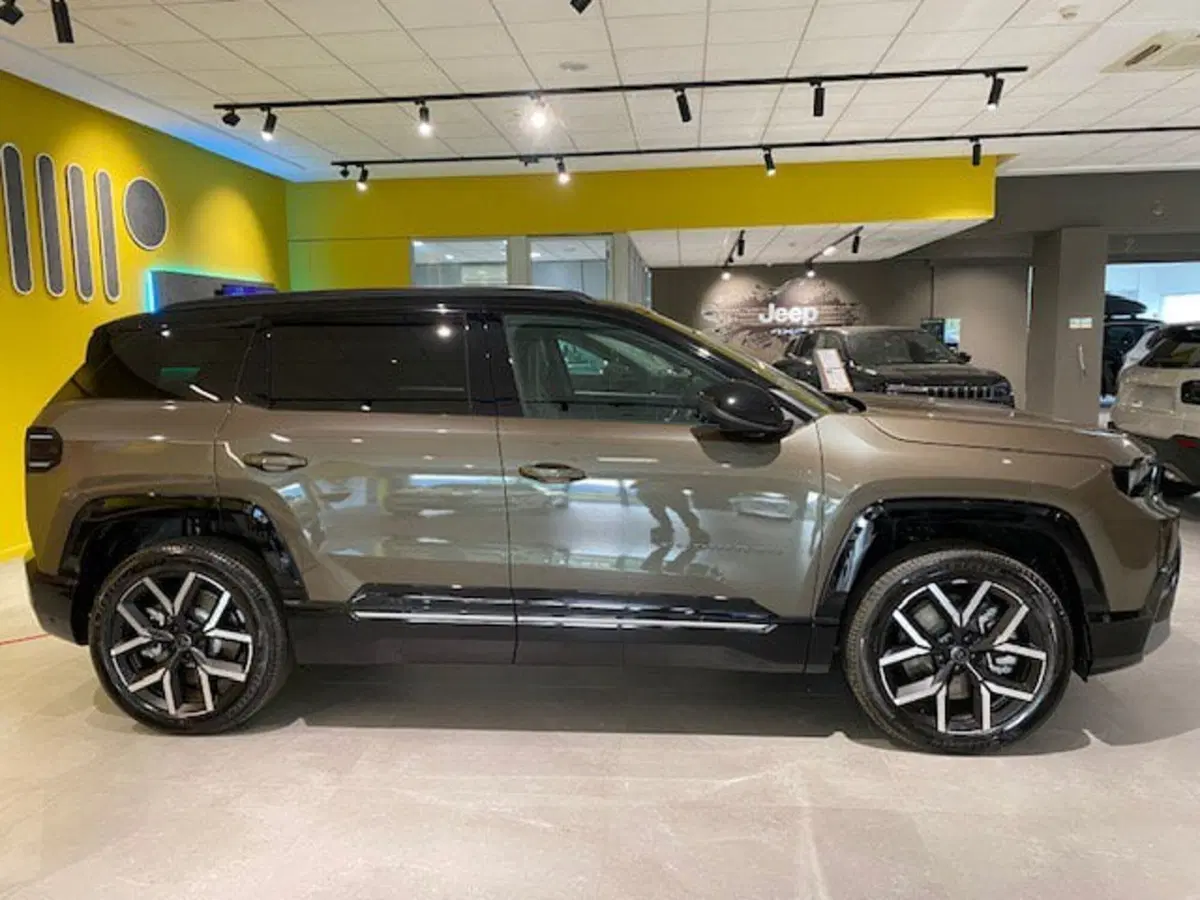 Jeep Compass nuova a Benevento (4)