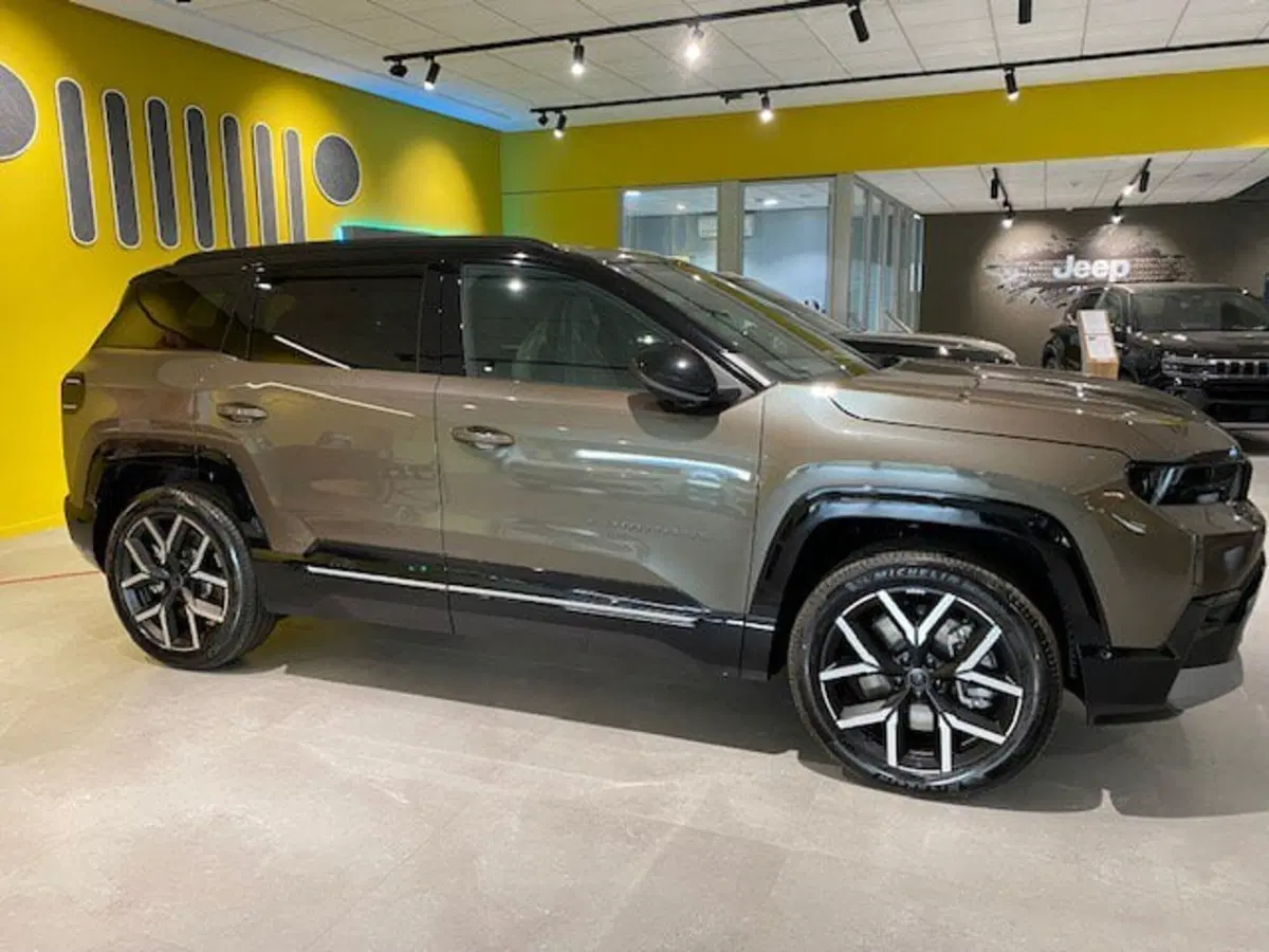 Jeep Compass nuova a Benevento (5)
