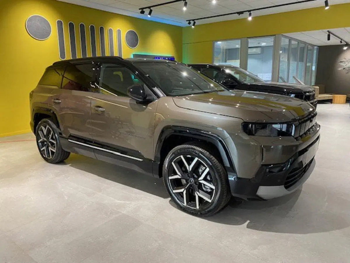 Jeep Compass nuova a Benevento (6)