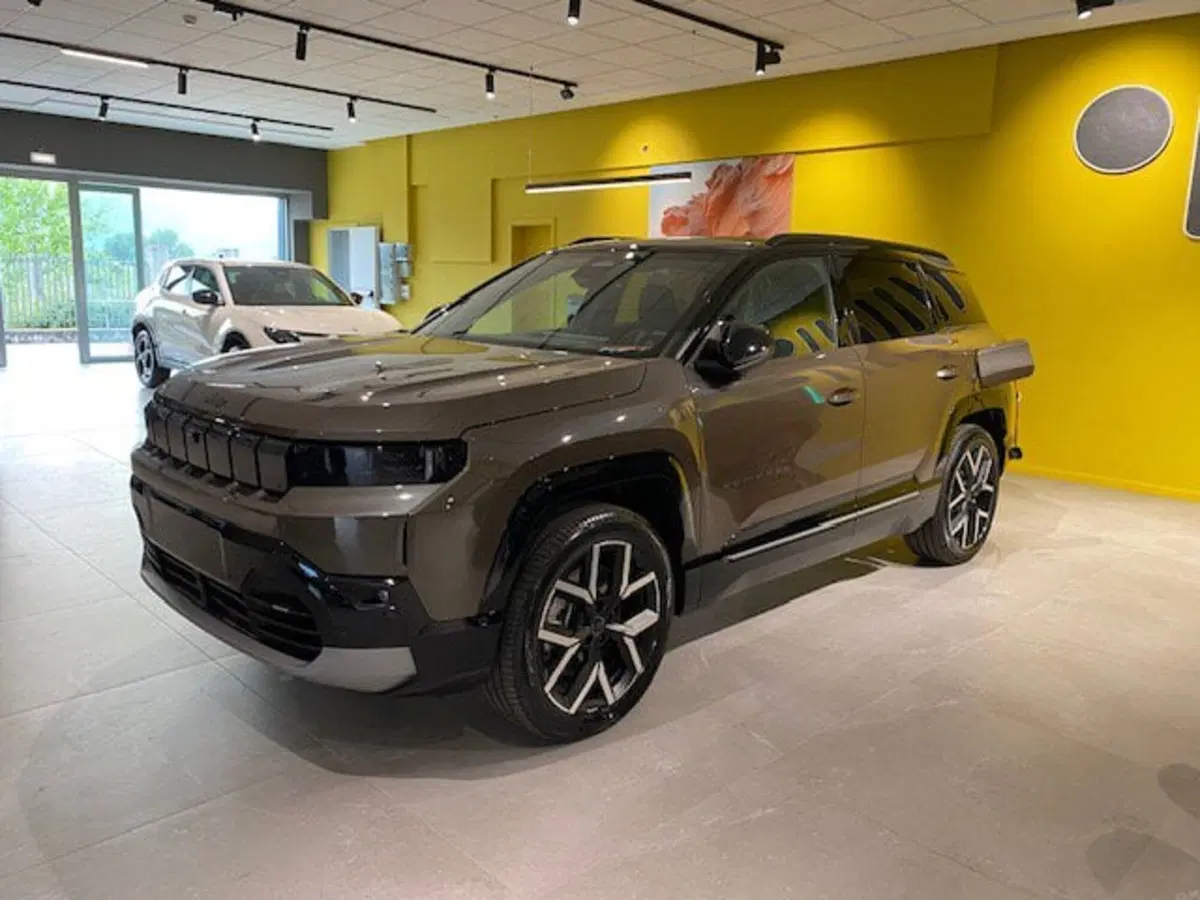 Jeep Compass nuova a Benevento (9)