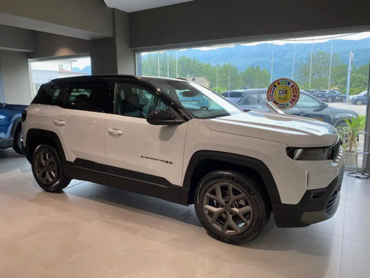 Jeep Compass nuova a Benevento (12)