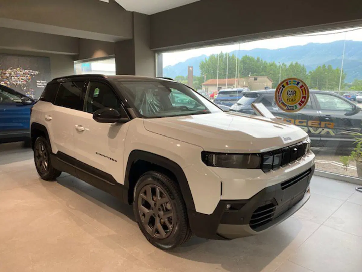 Jeep Compass nuova a Benevento (13)