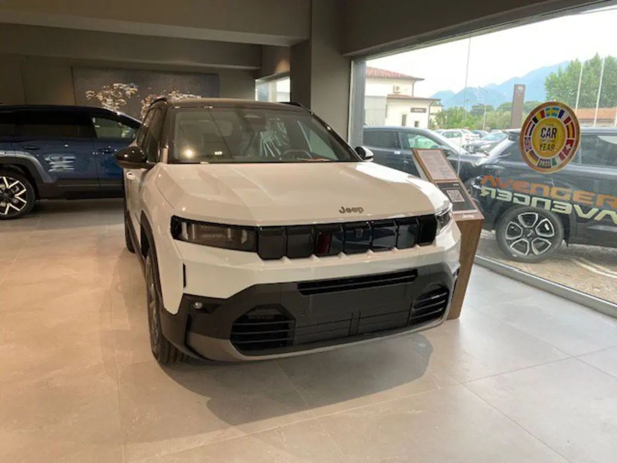 Jeep Compass nuova a Benevento (15)