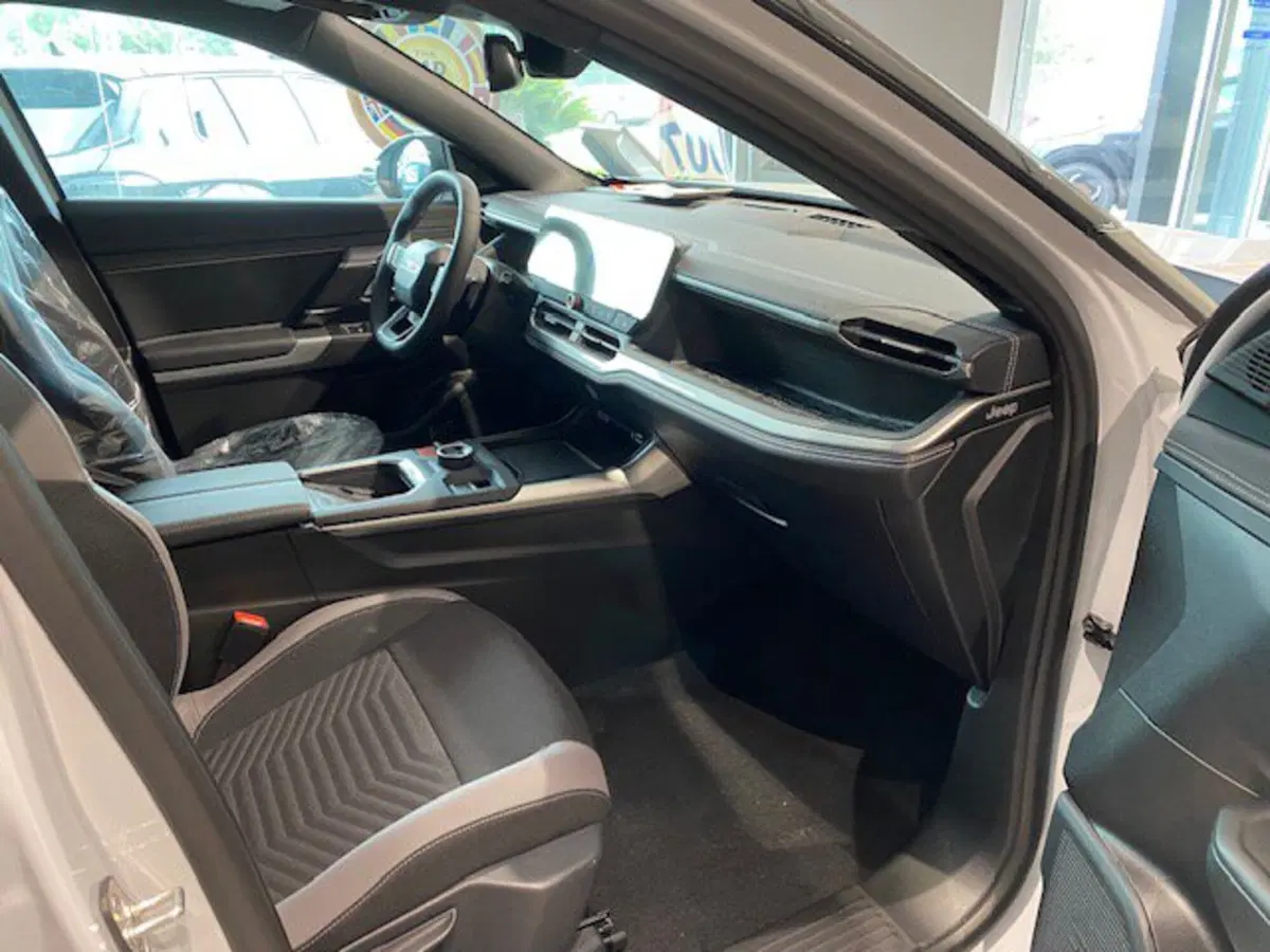 Jeep Compass nuova a Benevento (16)