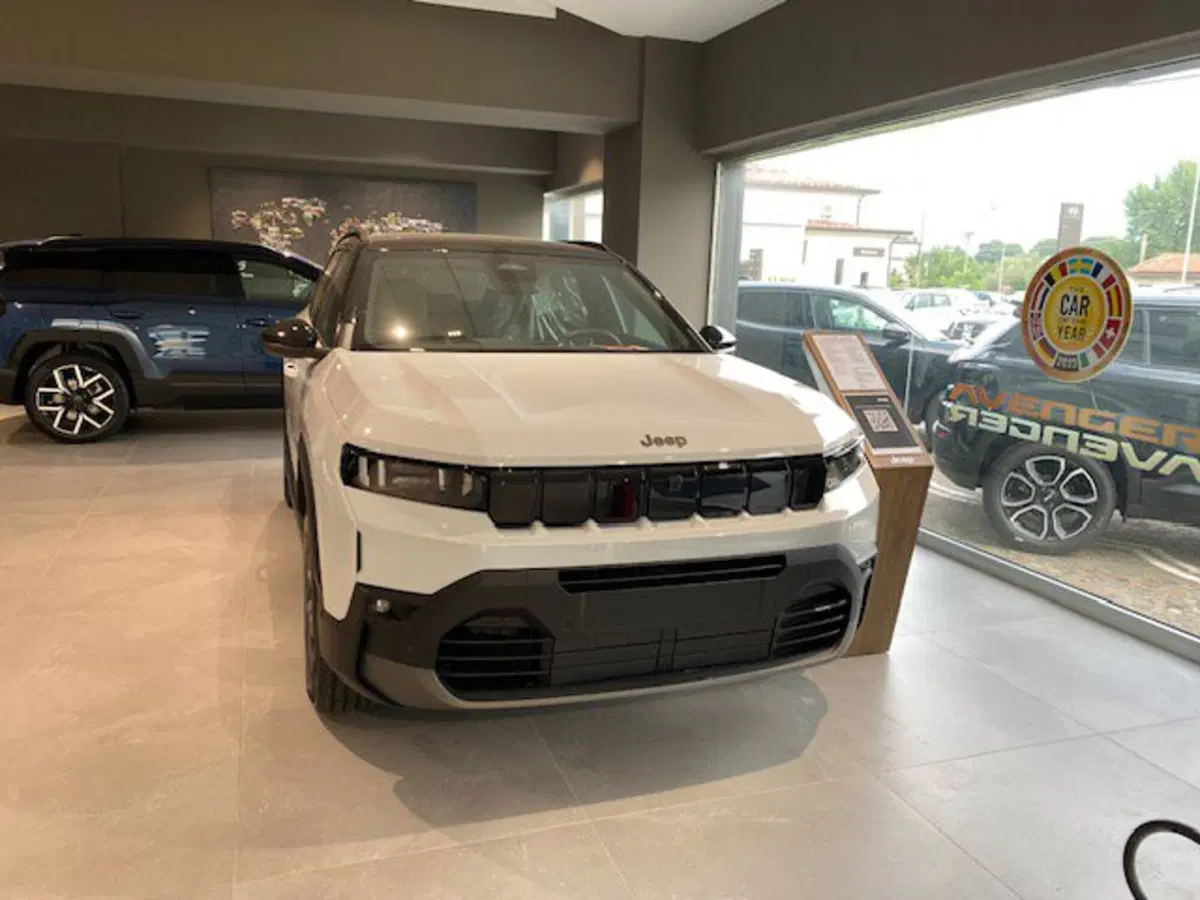 Jeep Compass nuova a Benevento (3)