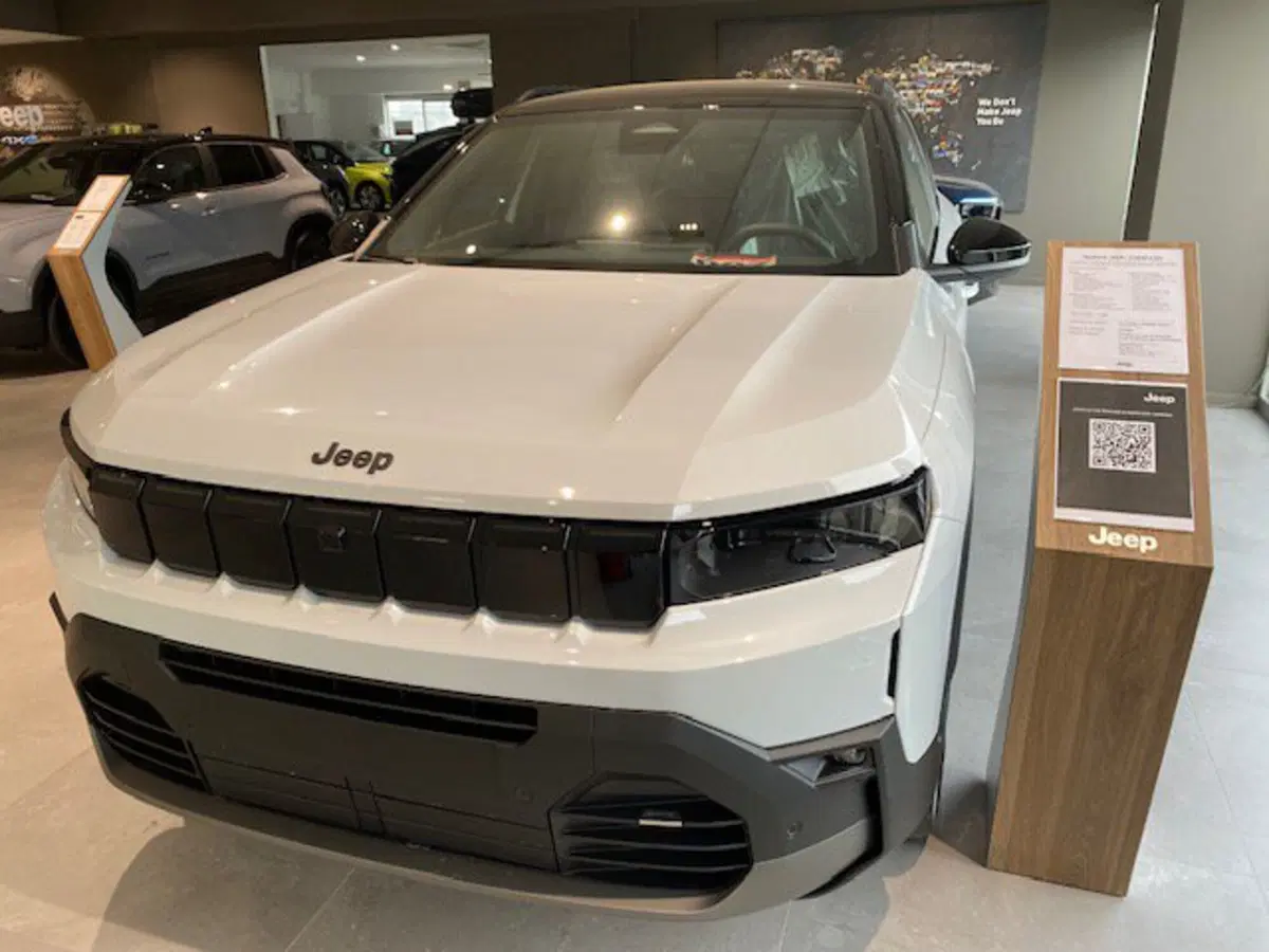 Jeep Compass nuova a Benevento (4)