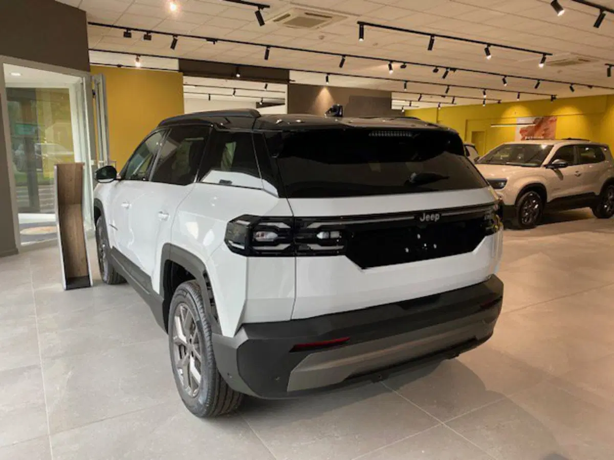 Jeep Compass nuova a Benevento (5)