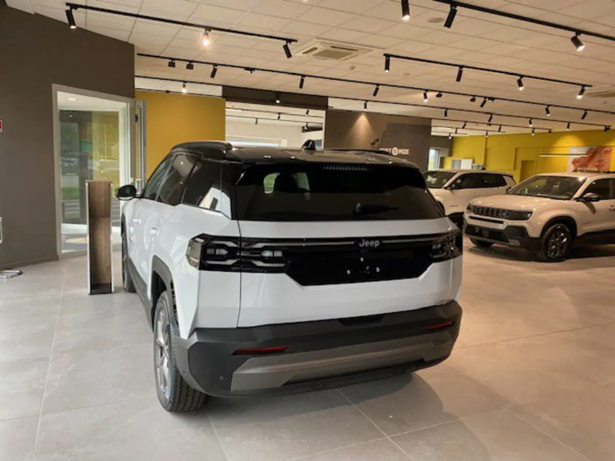Jeep Compass nuova a Benevento (6)