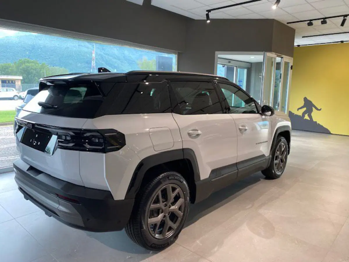 Jeep Compass nuova a Benevento (7)