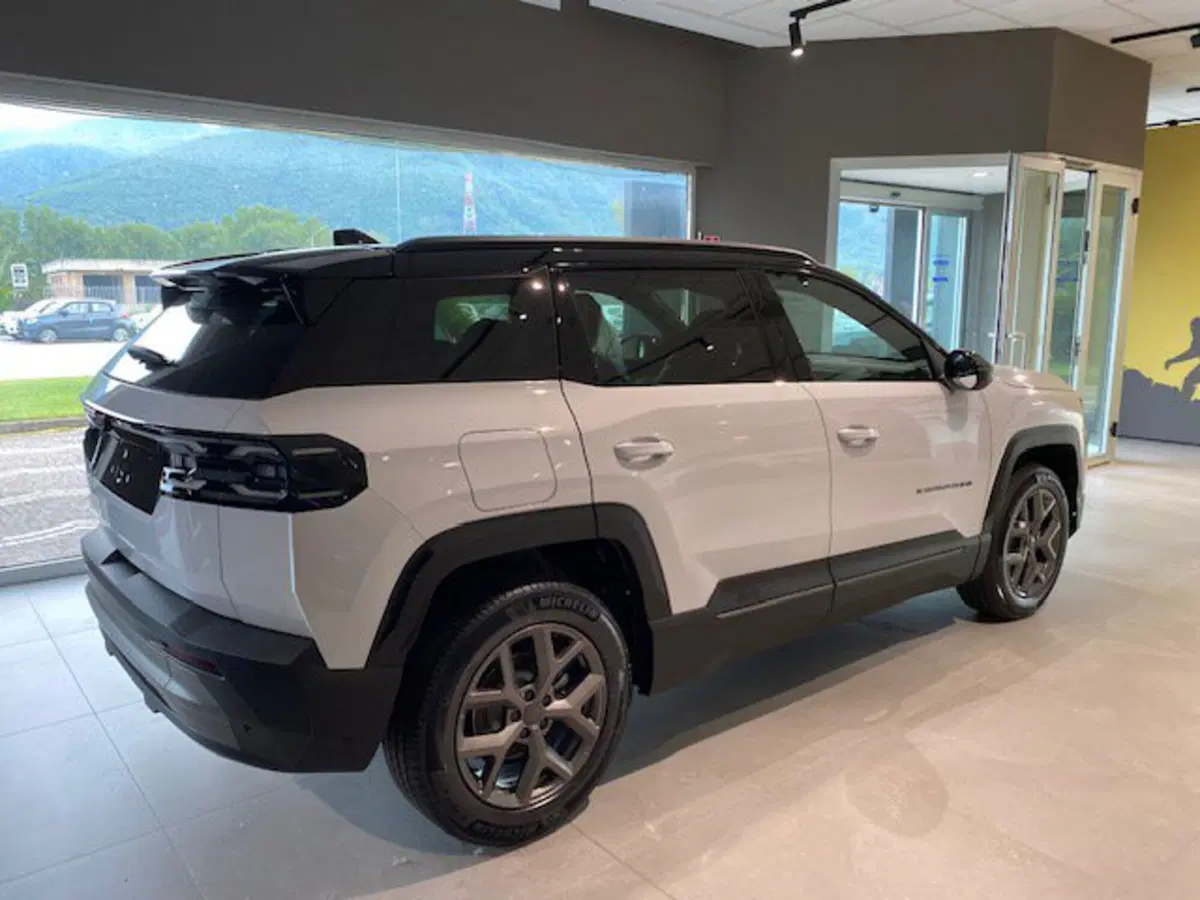 Jeep Compass nuova a Benevento (8)