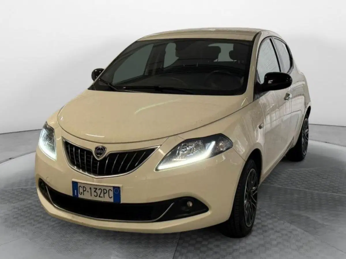 Lancia Ypsilon usata a Salerno
