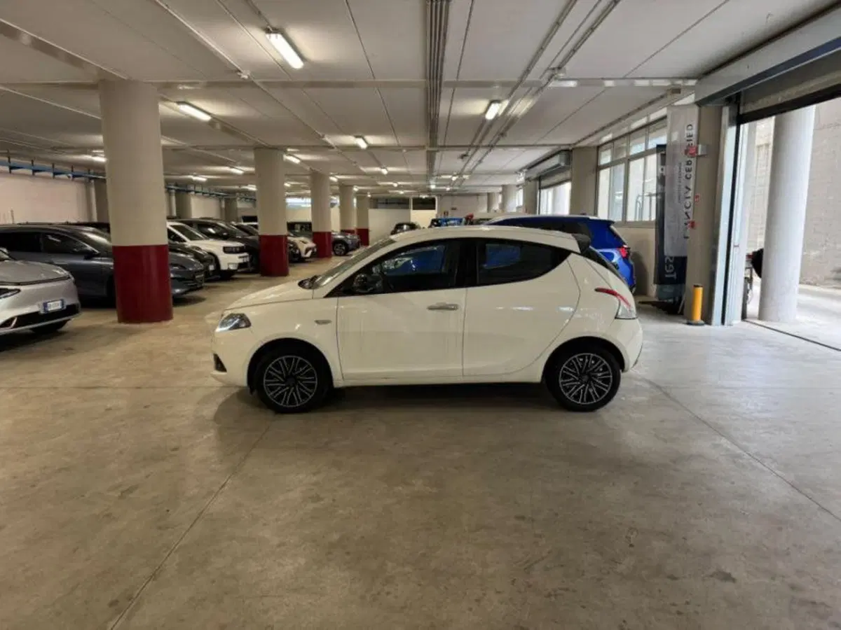 Lancia Ypsilon usata a Salerno (10)
