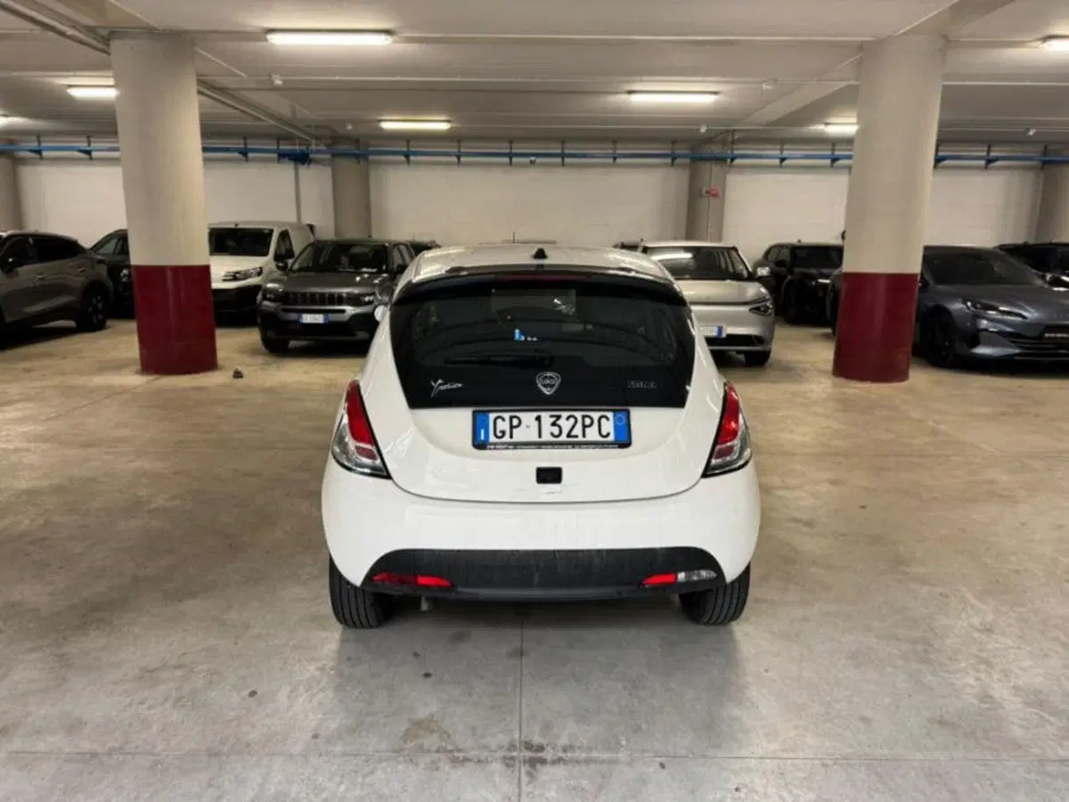 Lancia Ypsilon usata a Salerno (11)