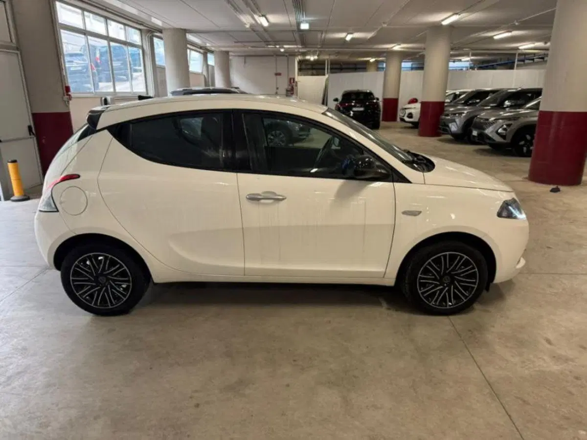 Lancia Ypsilon usata a Salerno (14)