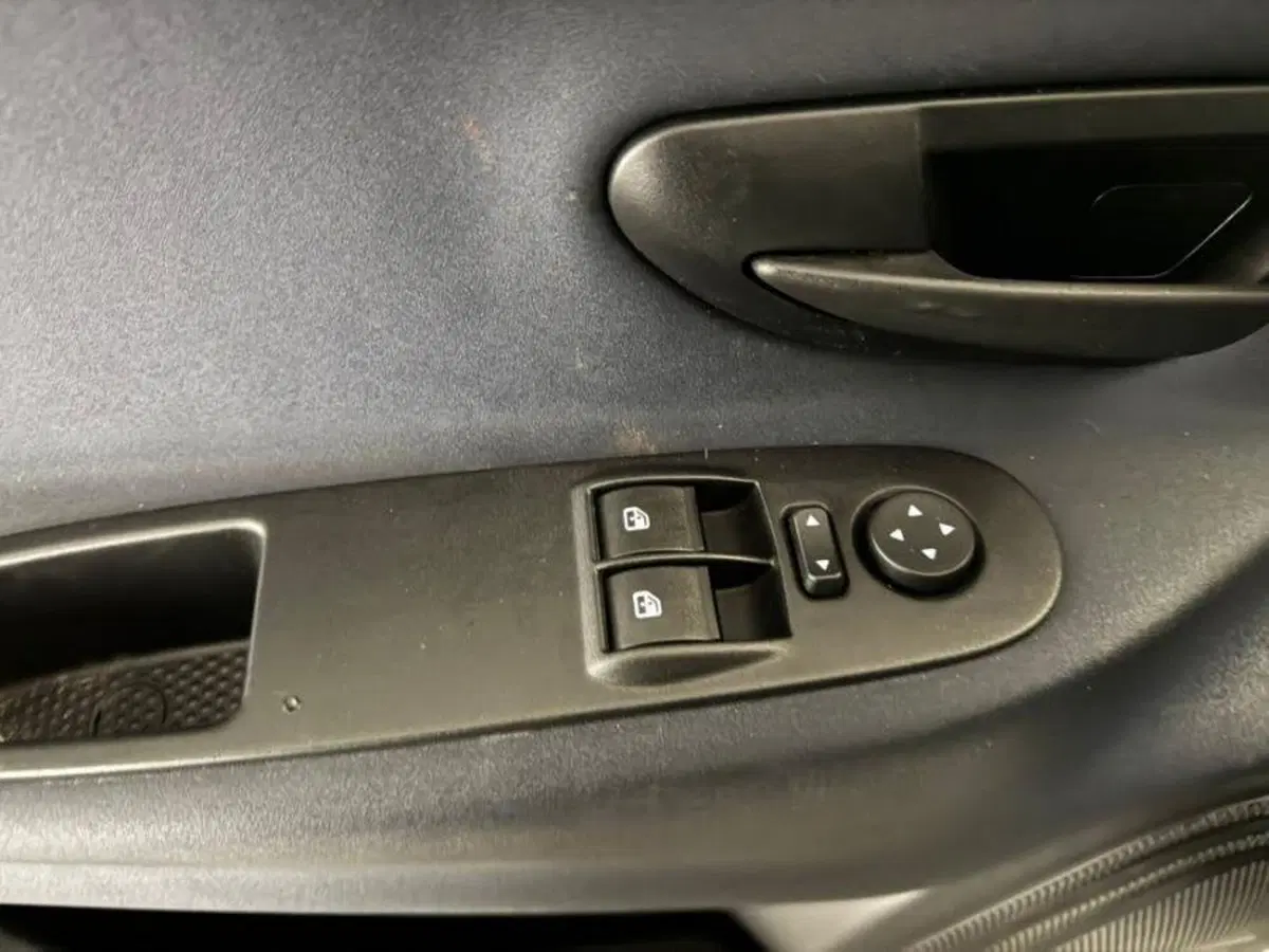 Lancia Ypsilon usata a Salerno (15)