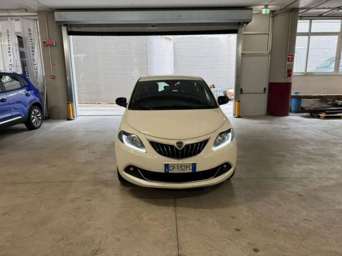 Lancia Ypsilon usata a Salerno (9)