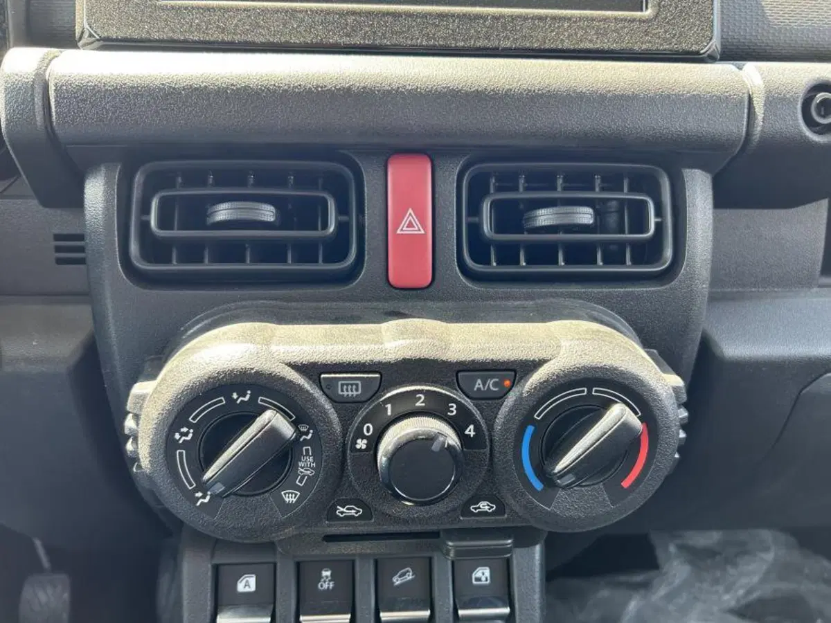 Suzuki Jimny nuova a Cuneo (13)