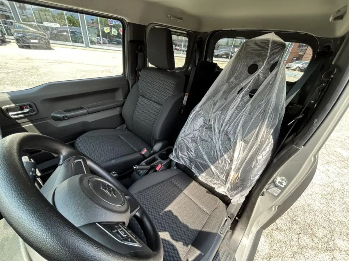 Suzuki Jimny nuova a Cuneo (7)