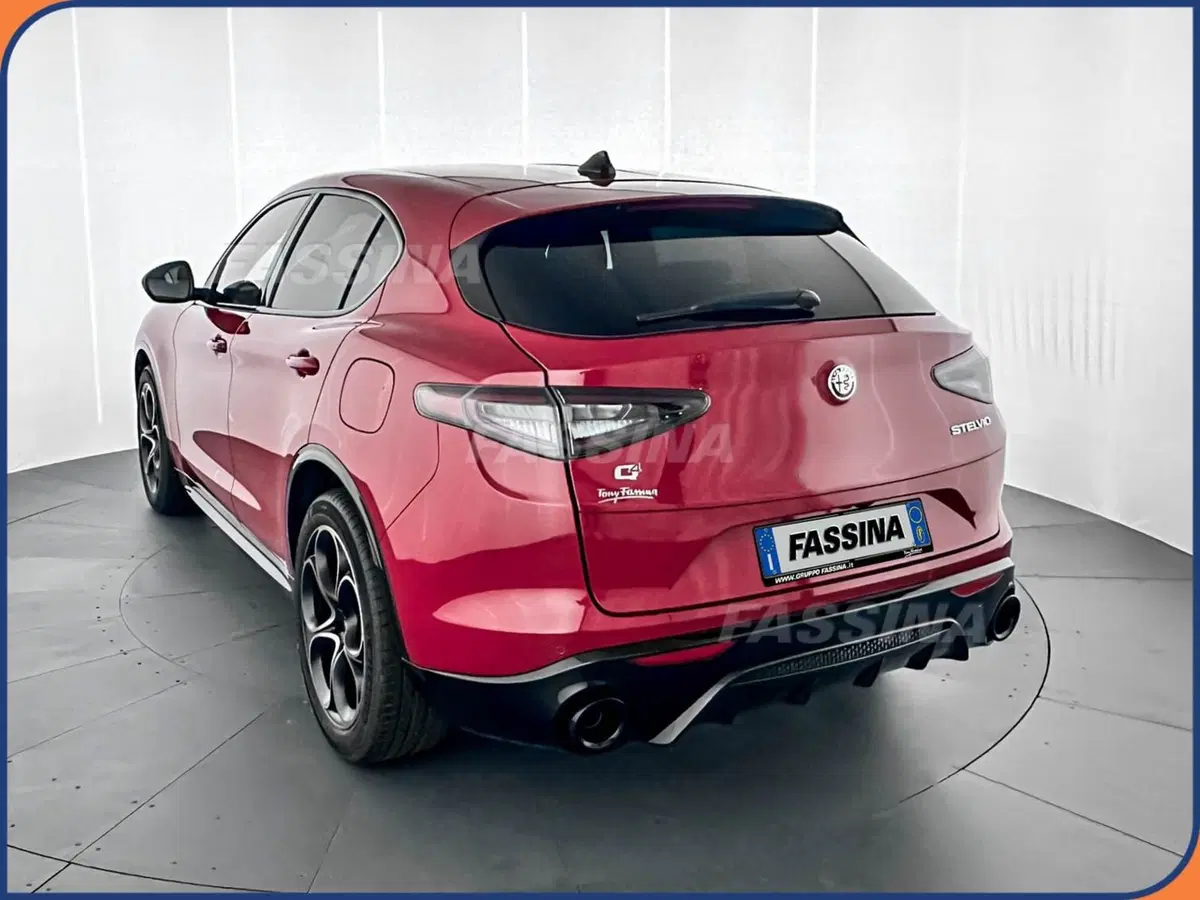 Alfa Romeo Stelvio nuova a Milano (4)
