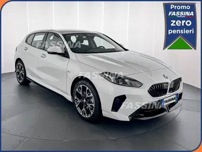 BMW Serie 1 120 48V MSport Design auto del 2025 usata a Milano