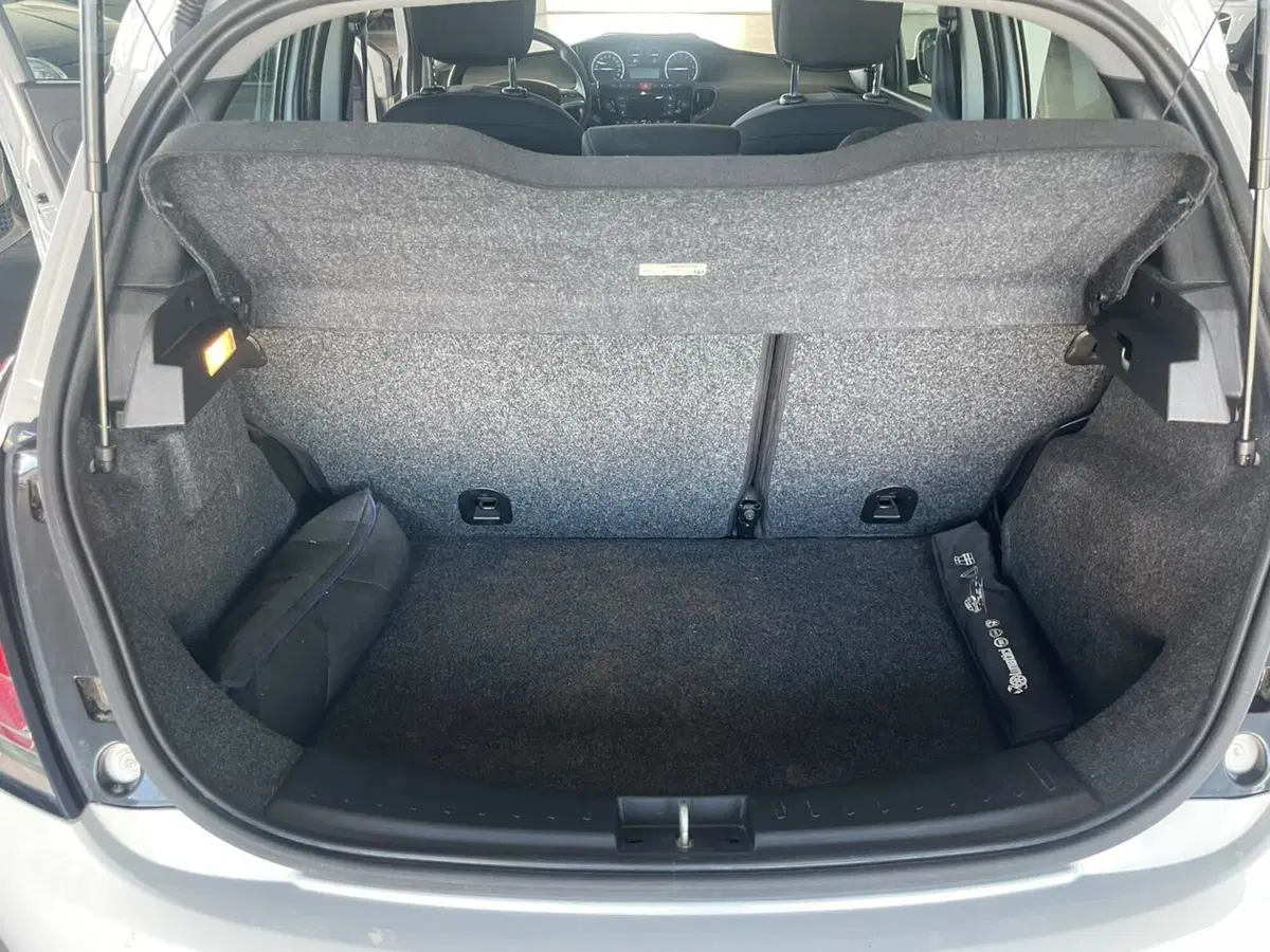 Lancia Ypsilon usata a Lucca (13)
