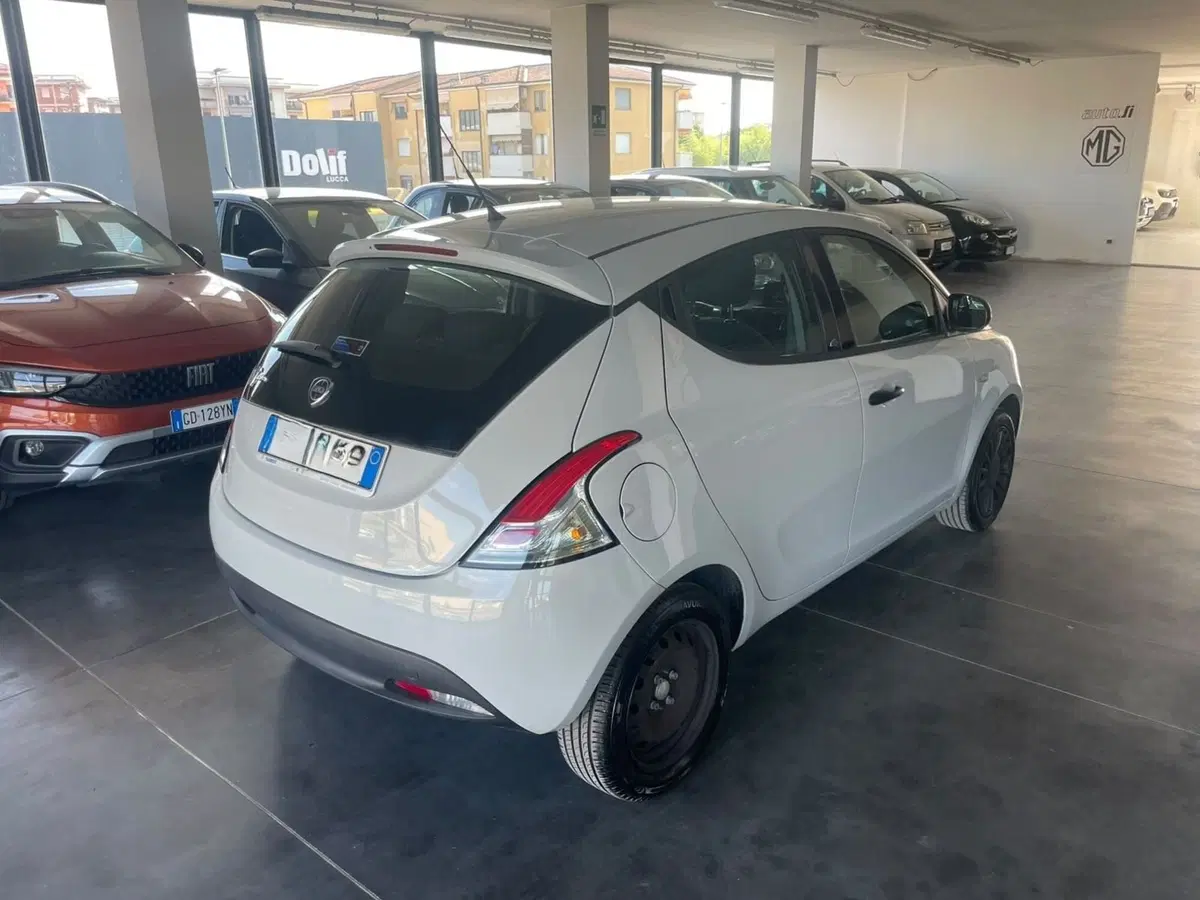 Lancia Ypsilon usata a Lucca (4)