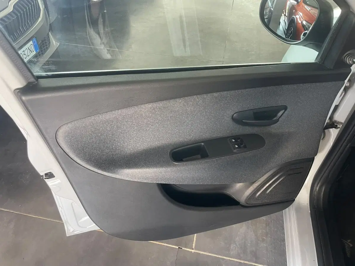 Lancia Ypsilon usata a Lucca (7)