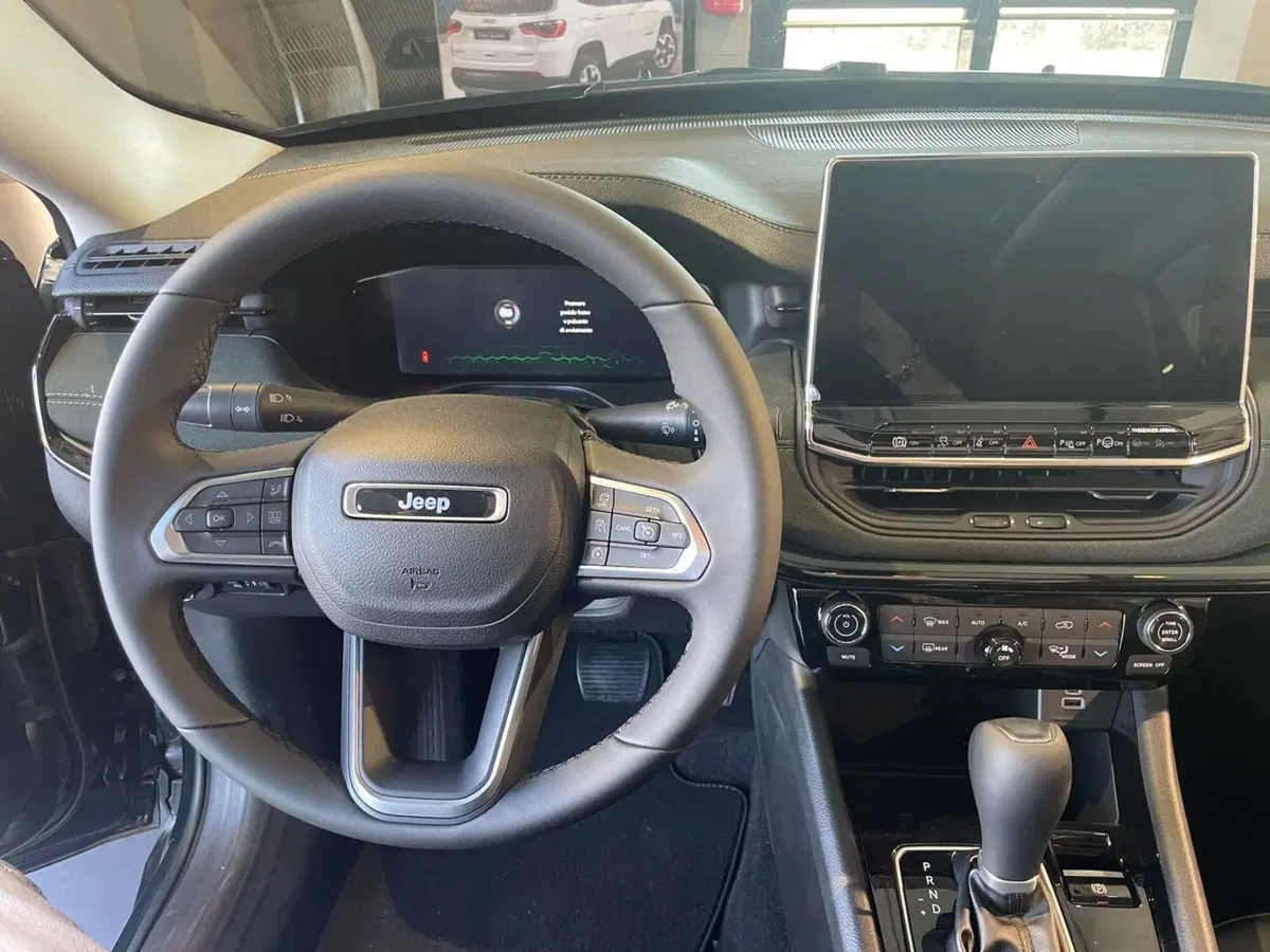 Jeep Compass nuova a Lucca (10)