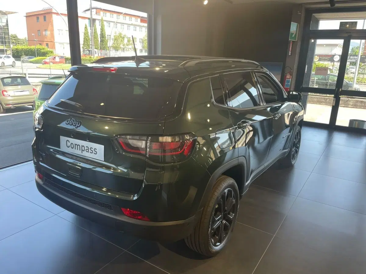 Jeep Compass nuova a Lucca (4)